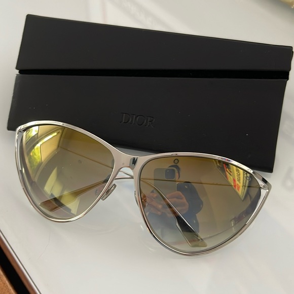Dior New  65mm Woman’s Sunglasses with Black leather case - Picture 1 of 16